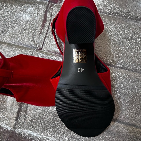 New red - Picture 4 of 5